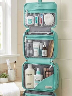 Pierre LaCroix Hanging Travel Toiletry Bag in Mint